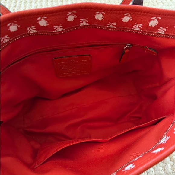 Coach Red White Floral Women's Tote Bag - Picture 6 of 9